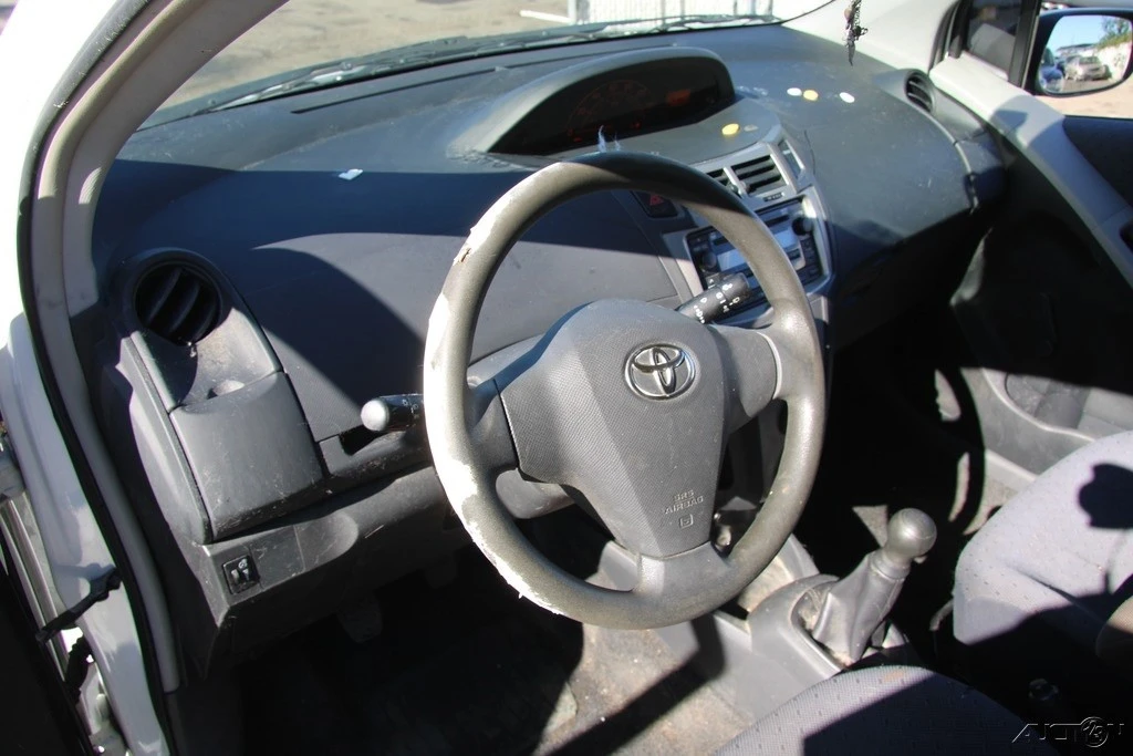 2009 Toyota Yaris - Image 12 of 21
