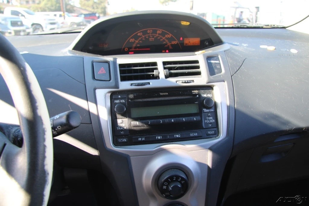2009 Toyota Yaris - Image 15 of 21