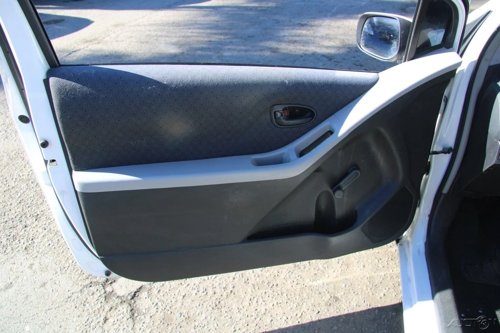 2009 Toyota Yaris - Image 10 of 21