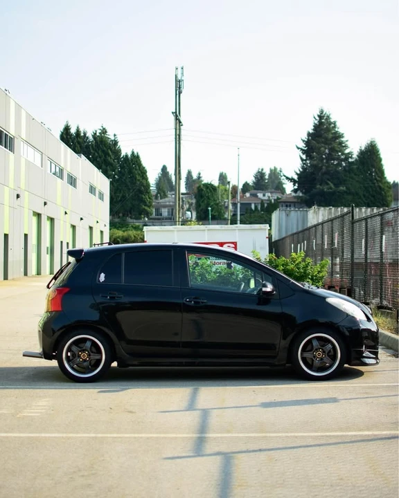 2009 Toyota Yaris - Image 2 of 10