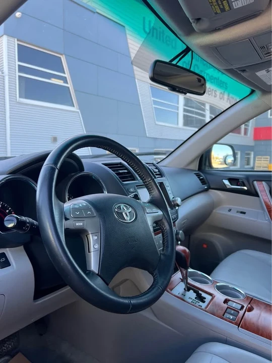 2009 Toyota Highlander - Image 10 of 16