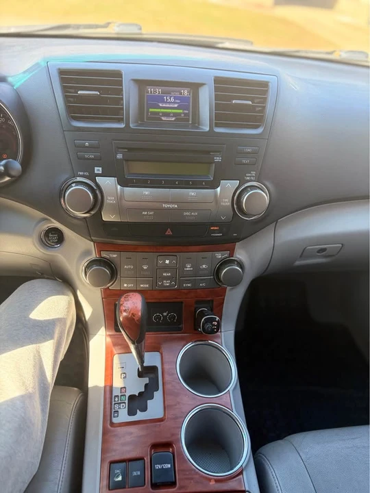 2009 Toyota Highlander - Image 10 of 16