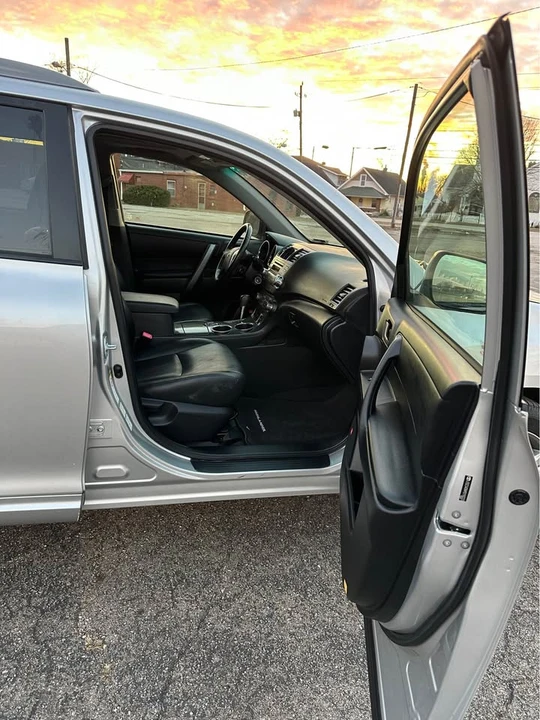 2009 Toyota Highlander - Image 9 of 18