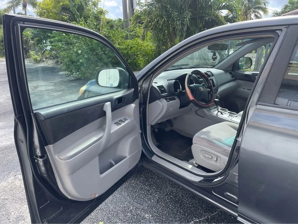 2009 Toyota Highlander - Image 11 of 18