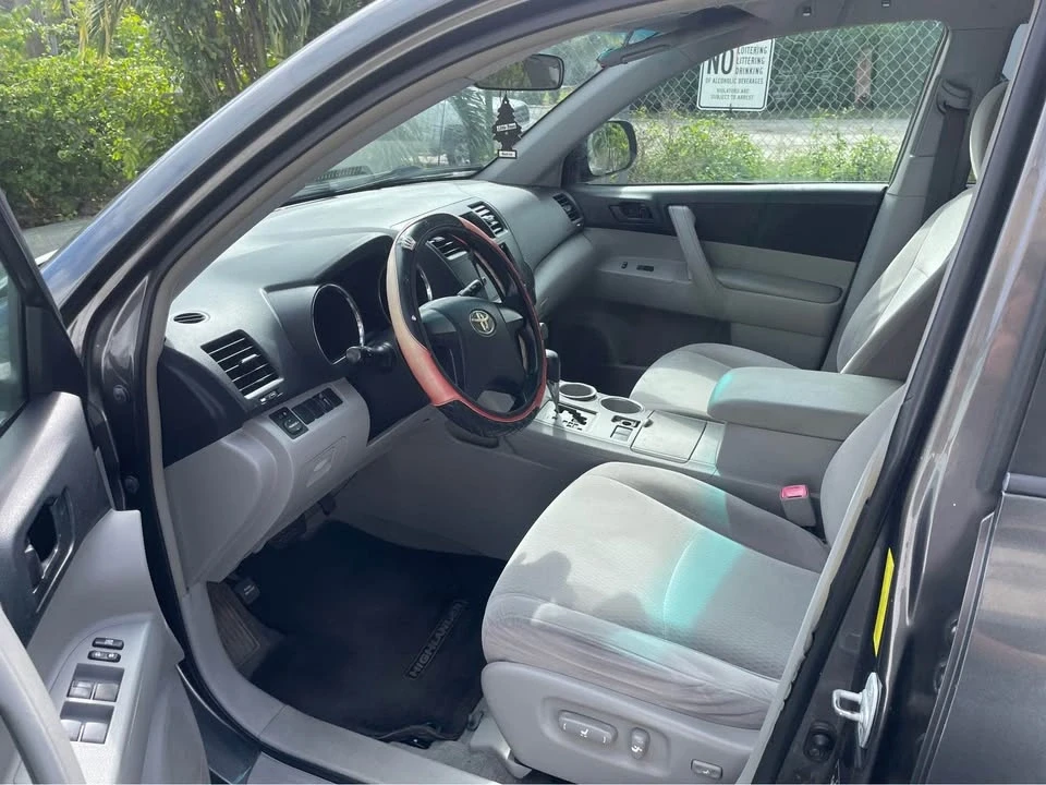 2009 Toyota Highlander - Image 10 of 18