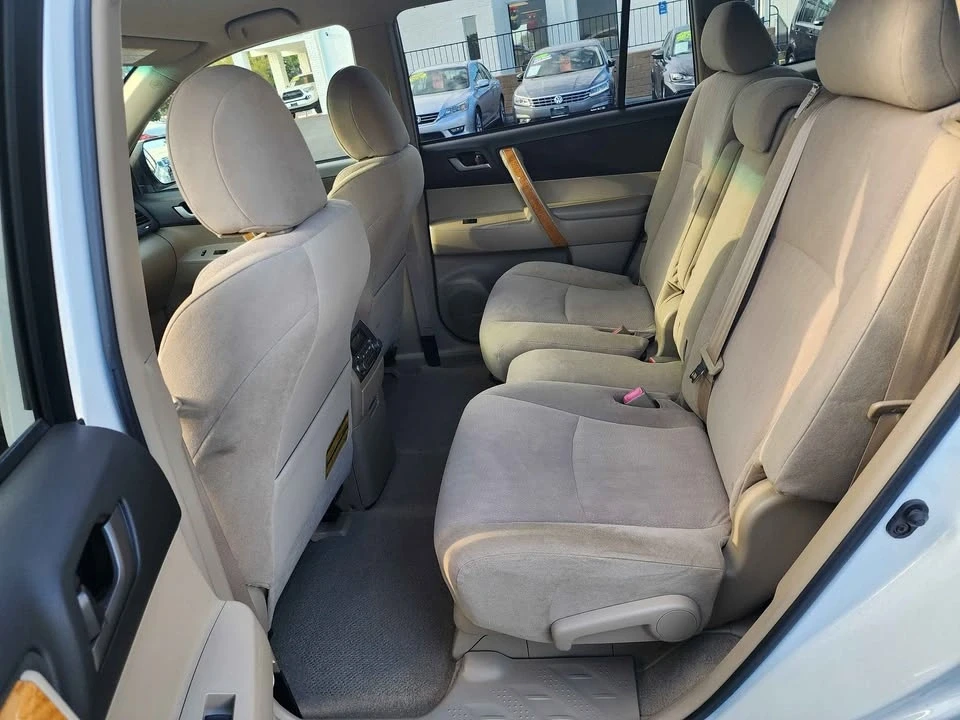 2009 Toyota Highlander - Image 10 of 20