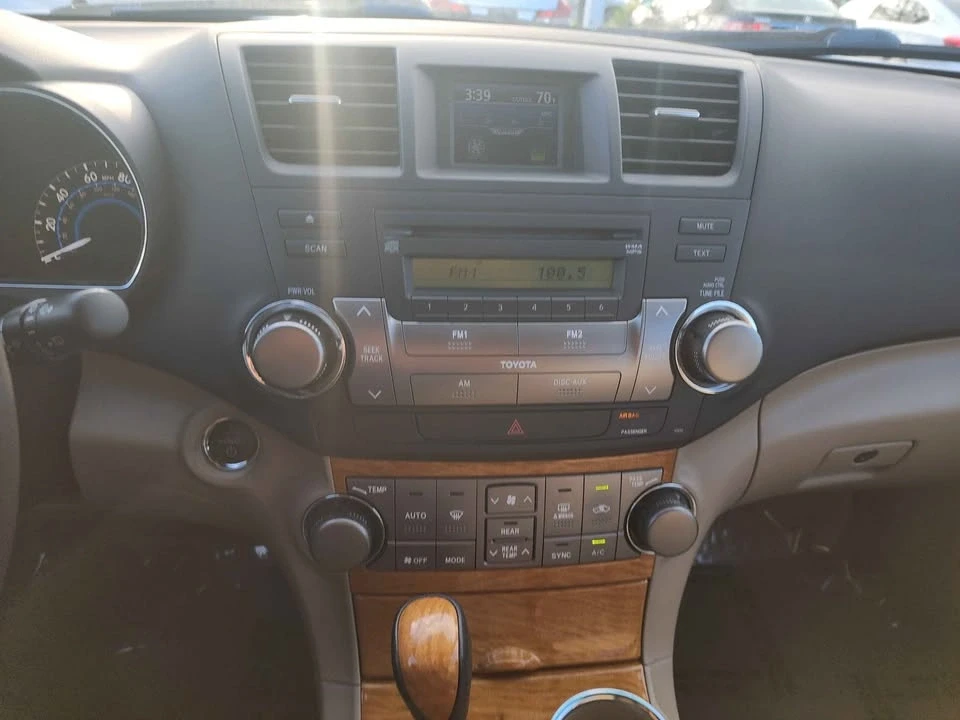 2009 Toyota Highlander - Image 17 of 20
