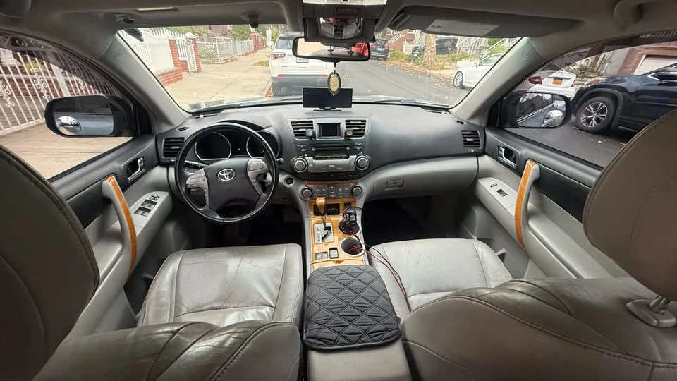 2009 Toyota Highlander - Image 16 of 18
