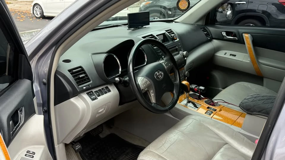 2009 Toyota Highlander - Image 14 of 18