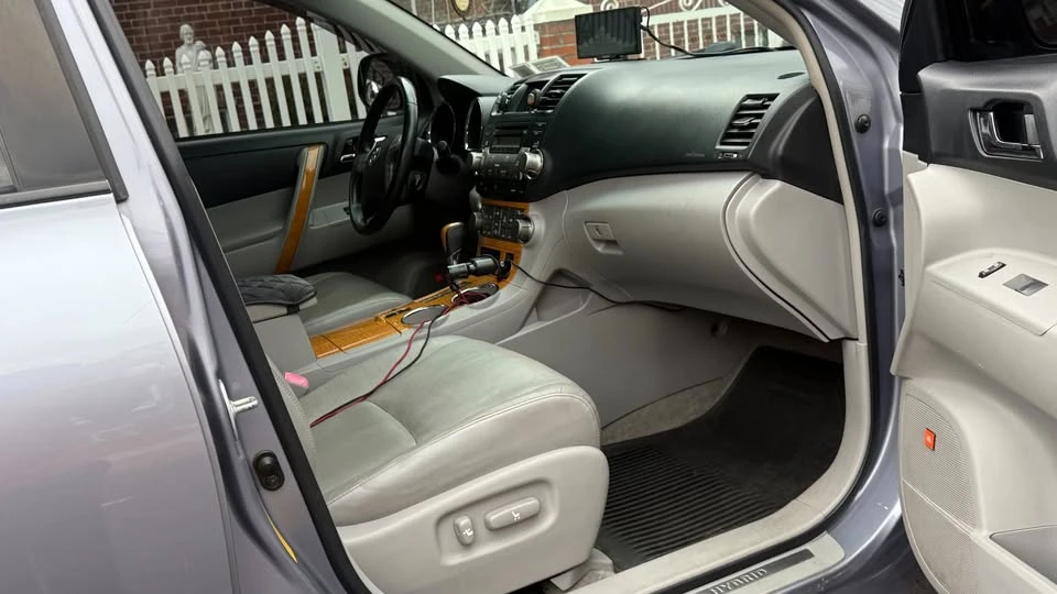 2009 Toyota Highlander - Image 11 of 18