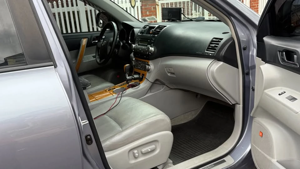 2009 Toyota Highlander - Image 10 of 18