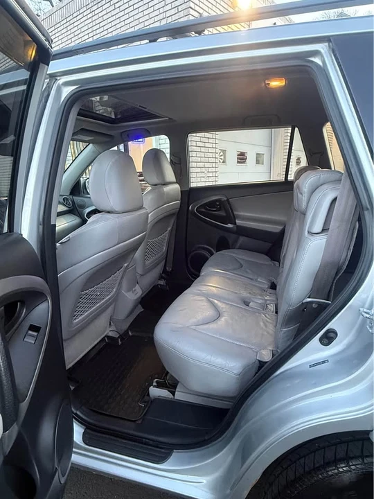 2009 Toyota RAV4 3rd Gen - Image 9 of 15
