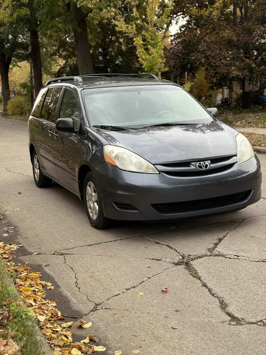 2009 Toyota Sienna 2nd Gen - Image 2 of 12