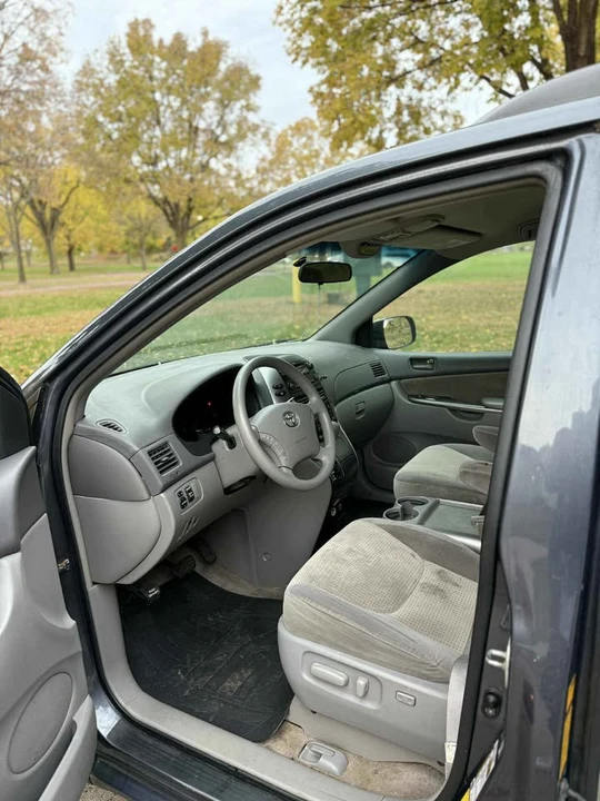 2009 Toyota Sienna 2nd Gen - Image 7 of 12