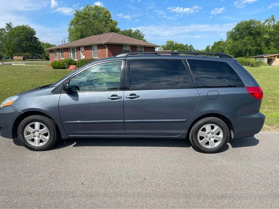 2009 Toyota Sienna 2nd Gen - Image 4 of 12