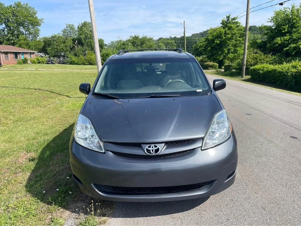 2009 Toyota Sienna 2nd Gen - Image 2 of 12