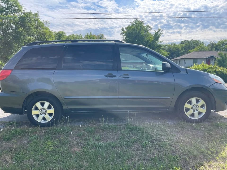 2009 Toyota Sienna 2nd Gen - Image 5 of 12