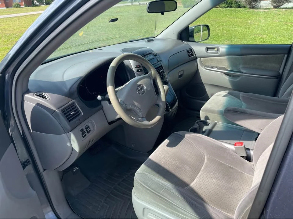 2009 Toyota Sienna 2nd Gen - Image 7 of 12