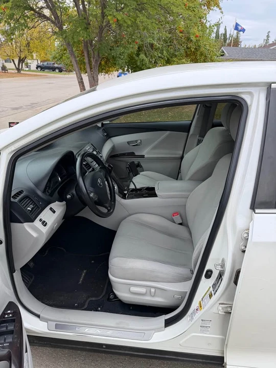 2009 Toyota Venza - Image 2 of 4