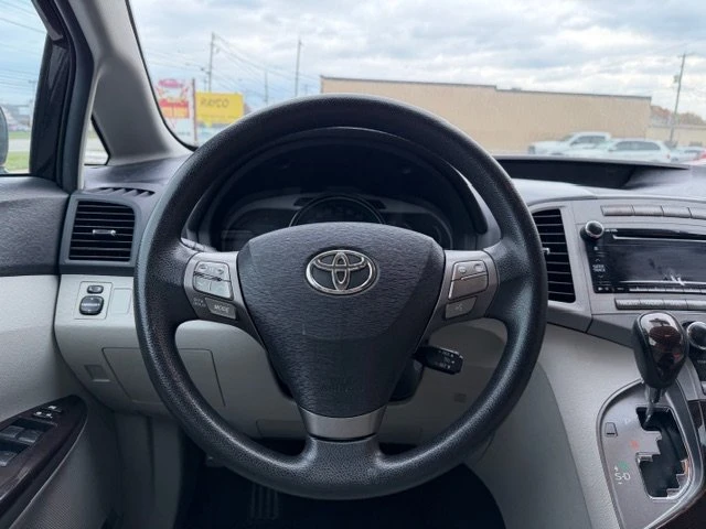 2009 Toyota Venza - Image 13 of 18