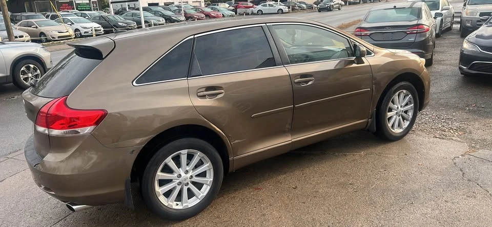 2009 Toyota Venza - Image 2 of 9