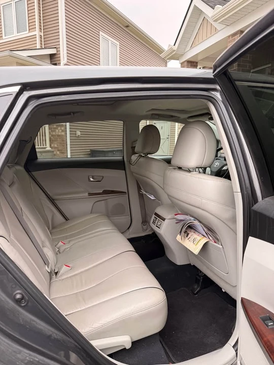 2009 Toyota Venza - Image 8 of 12