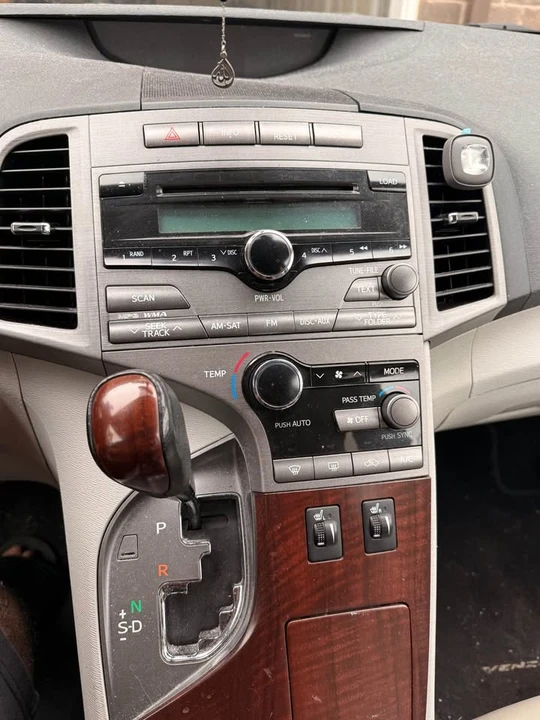 2009 Toyota Venza - Image 11 of 12