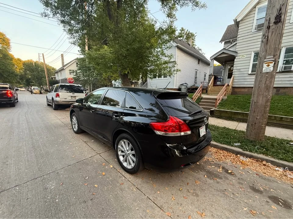 2009 Toyota Venza - Image 2 of 8