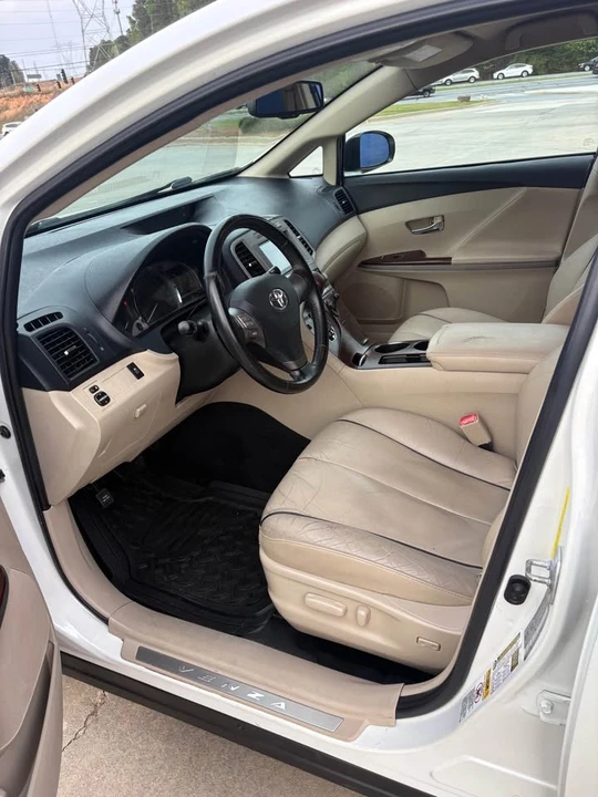 2009 Toyota Venza - Image 9 of 13