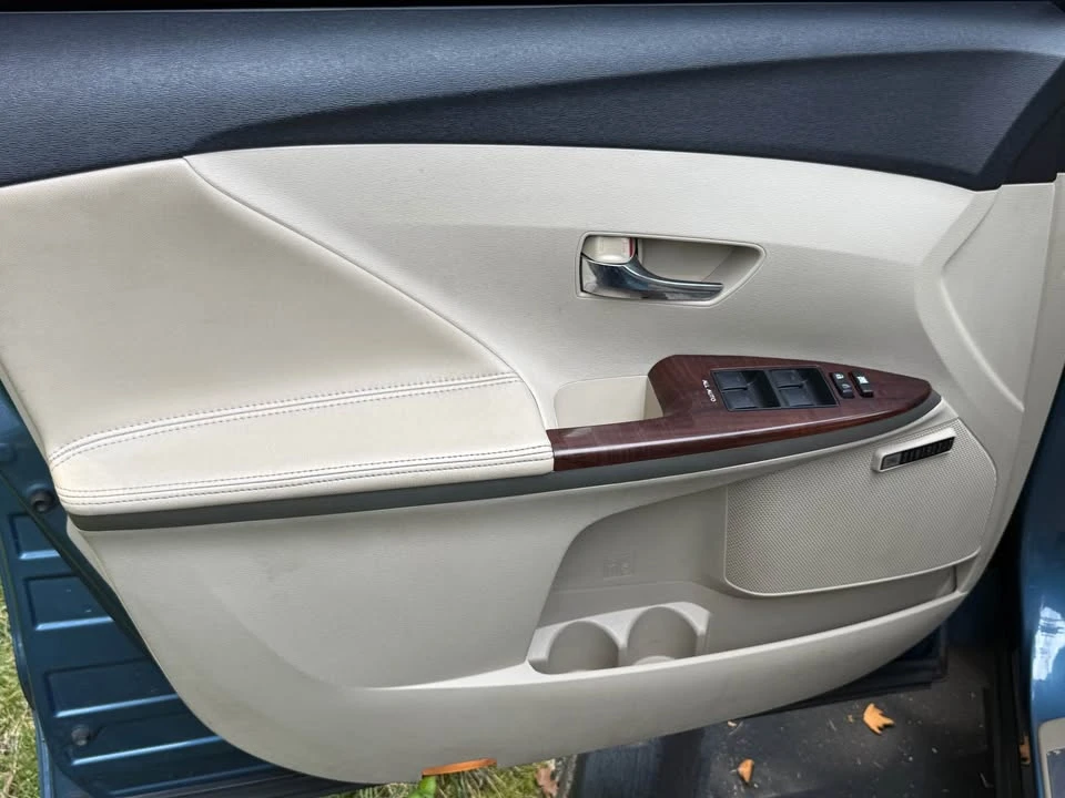 2009 Toyota Venza - Image 9 of 19