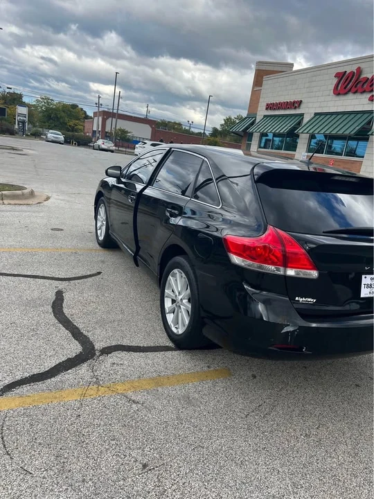 2009 Toyota Venza - Image 2 of 3