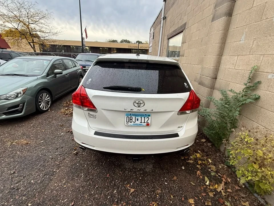 2009 Toyota Venza - Image 2 of 4