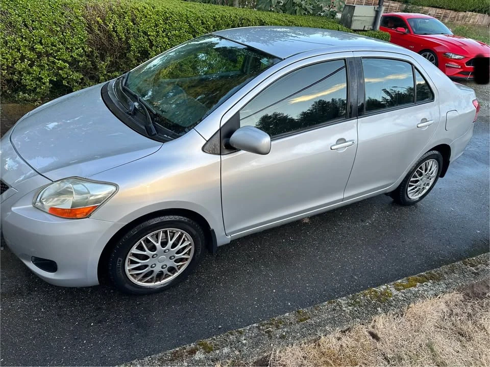 2009 Toyota Yaris - Image 2 of 7