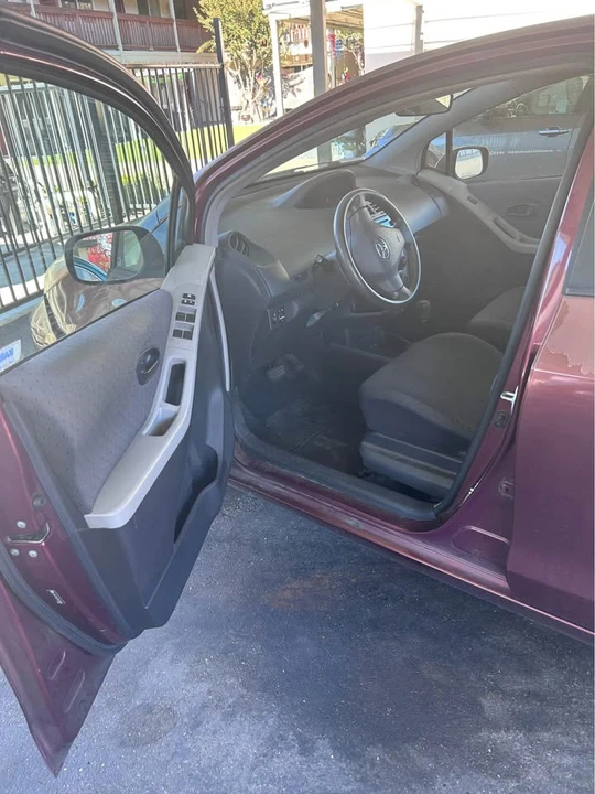 2009 Toyota Yaris - Image 10 of 11
