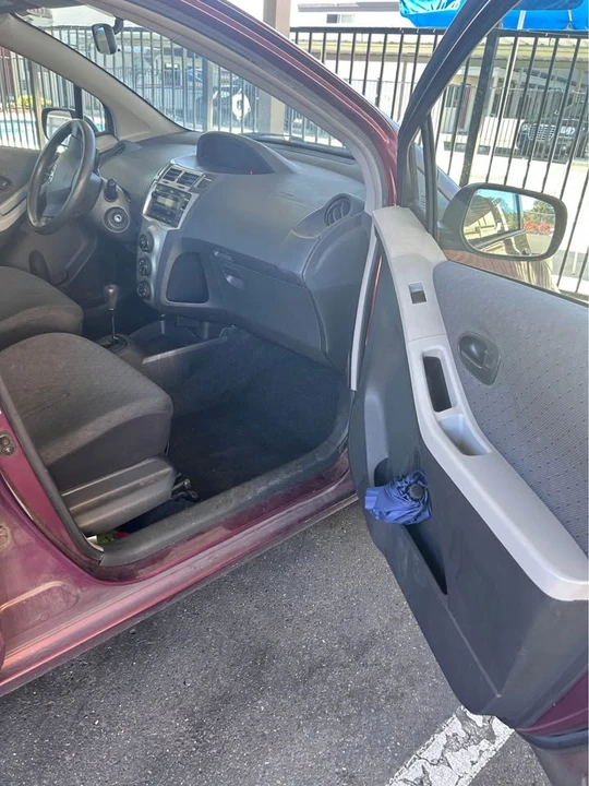 2009 Toyota Yaris - Image 2 of 11