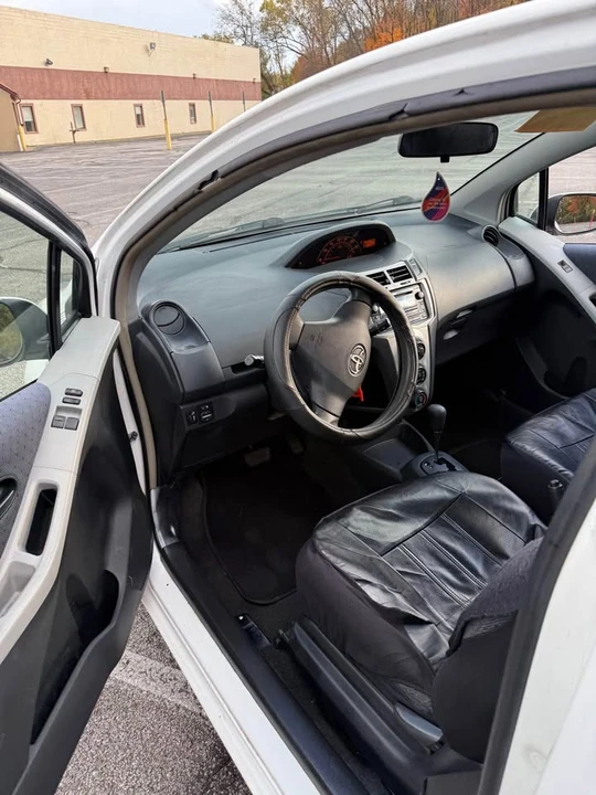 2009 Toyota Yaris - Image 6 of 7