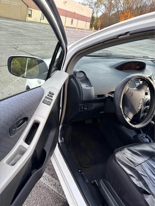 2009 Toyota Yaris - Image 7 of 7