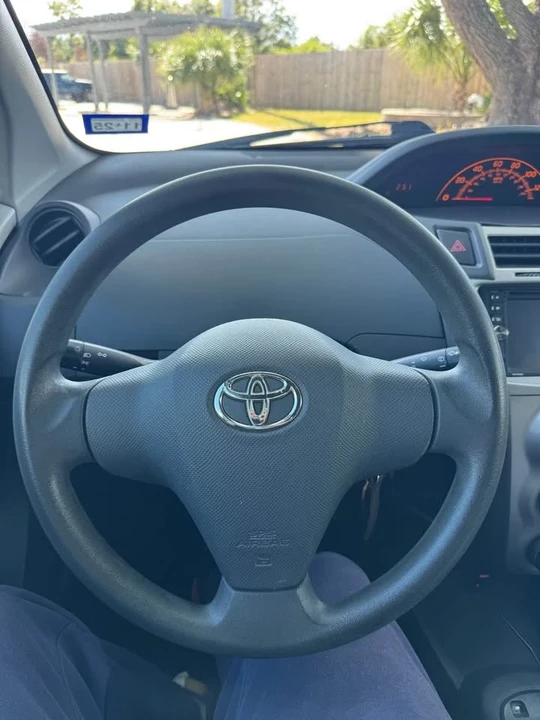 2009 Toyota Yaris - Image 15 of 17