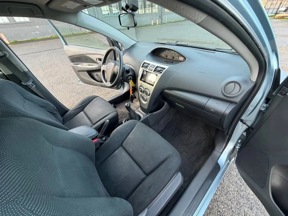 2009 Toyota Yaris - Image 9 of 17