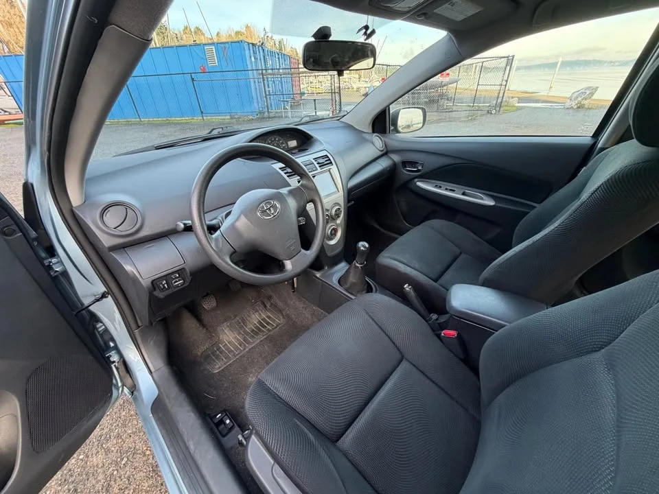 2009 Toyota Yaris - Image 15 of 17
