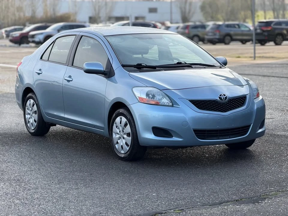 2009 Toyota Yaris - Image 2 of 17