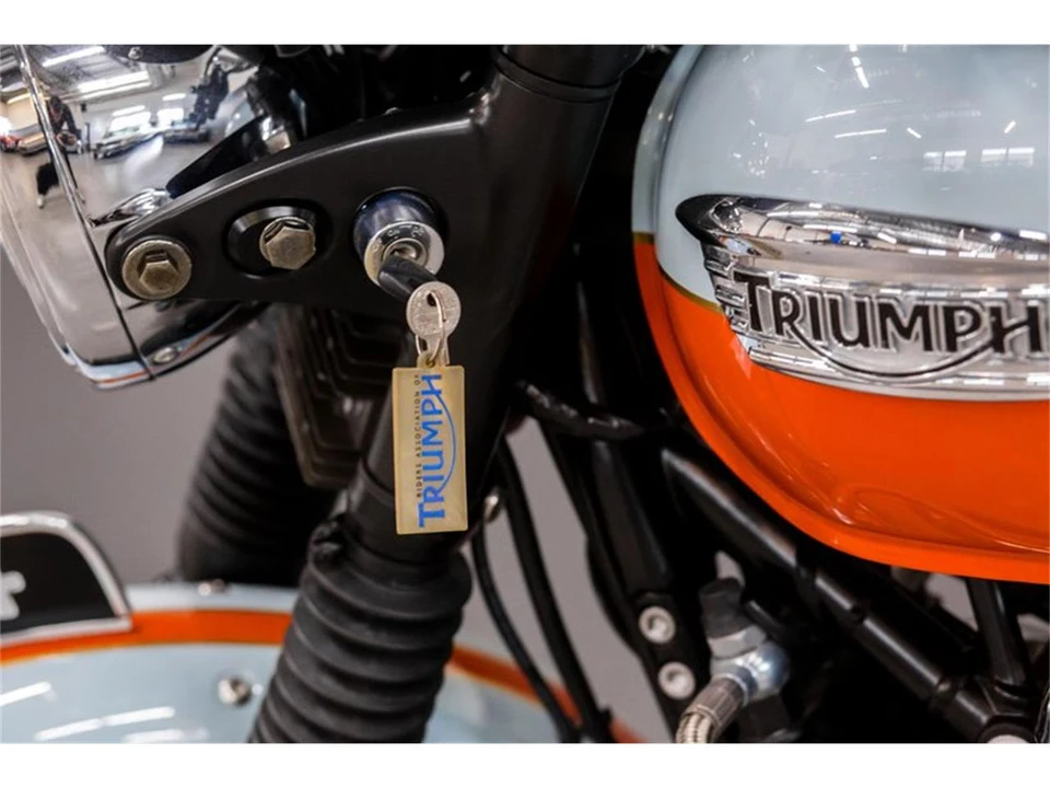 2009 Triumph New Bonneville - Image 14 of 31