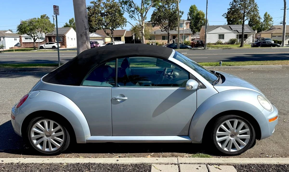 2009 Volkswagen New Beetle - Image 2 of 5