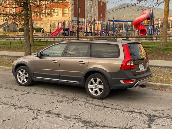 2009 Volvo XC70 3rd Gen - Image 2 of 17