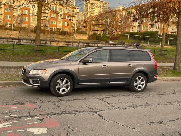 2009 Volvo XC70 3rd Gen - Image 3 of 17