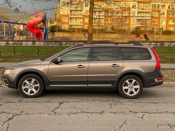 2009 Volvo XC70 3rd Gen - Image 14 of 17