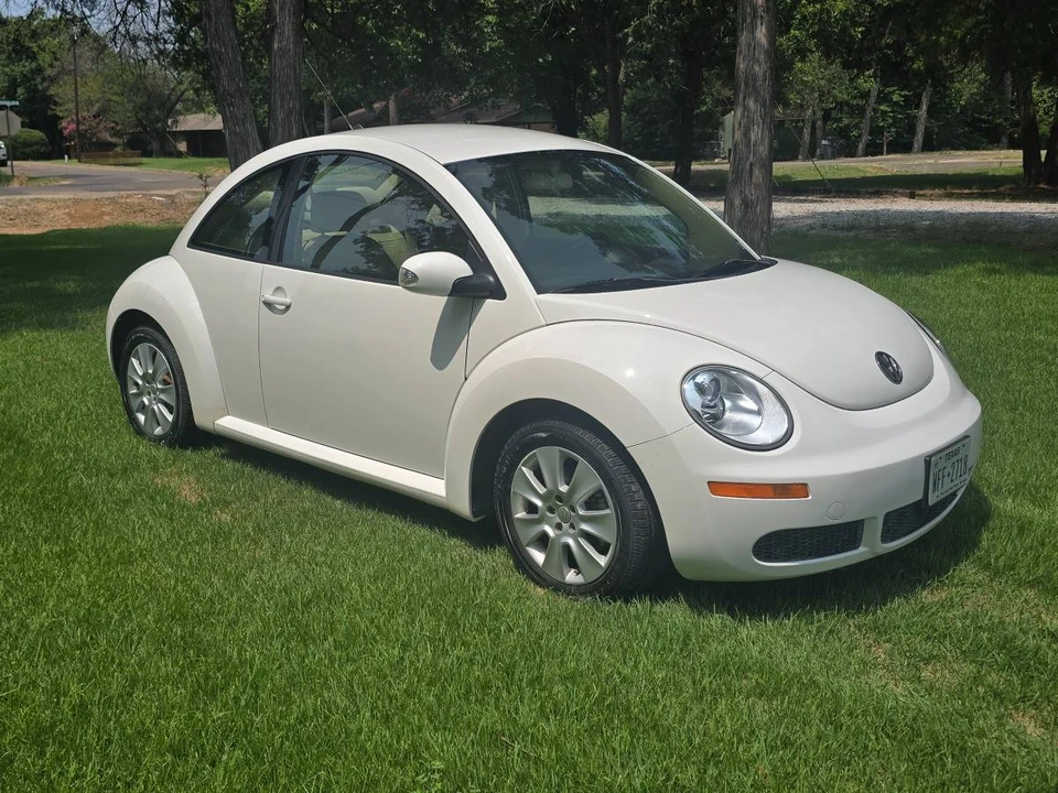 2009 Volkswagen New Beetle - Image 2 of 7