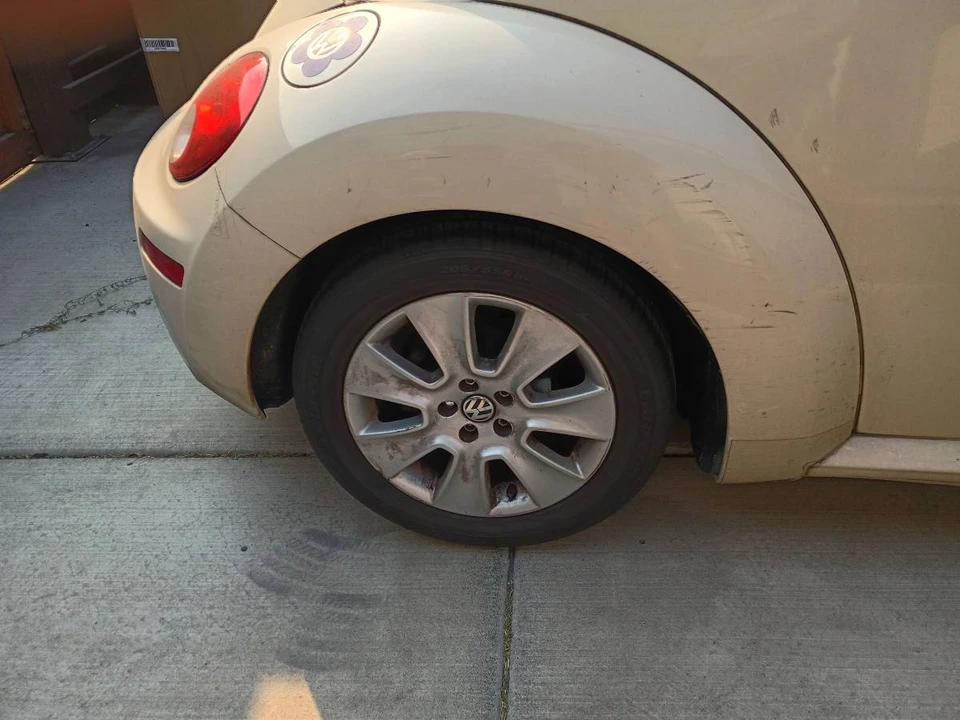 2009 Volkswagen New Beetle - Image 8 of 9
