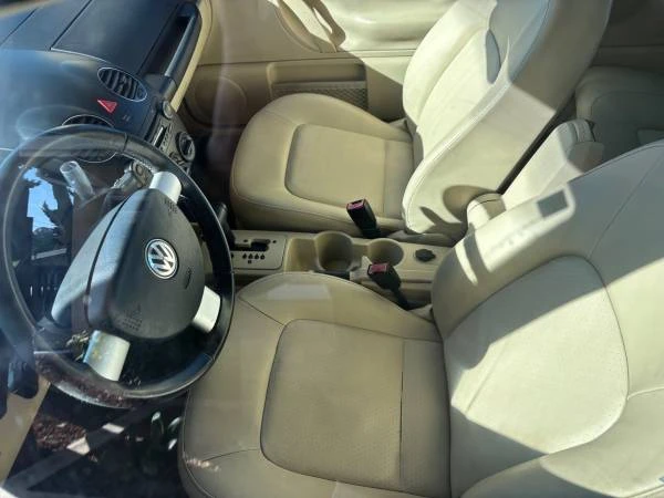 2009 Volkswagen New Beetle - Image 2 of 3