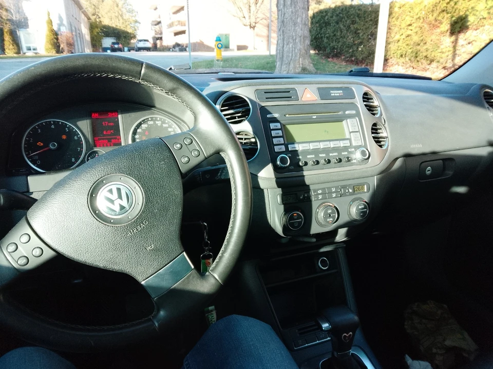 2009 Volkswagen Tiguan - Image 3 of 10